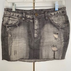 💥3/$25💥 H&M Distressed Denim Mini Skirt Gray Size 6